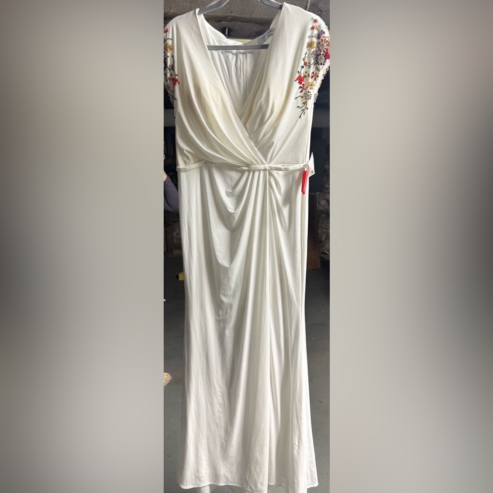 MAC DUGGAL Dress Size 10 Evening Gown Sequin White Embellished Sleeve NEW V Neck